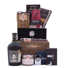 Ajándékkosár évfordulóra - Diplomatico rum szivarkellékekkel | Ajandekcsomagkuldes.hu