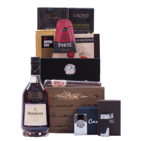 Karácsonyi ajándékkosarak - Hennessy VSOP konyak szivarkellékekkel | Ajandekcsomagkuldes.hu
